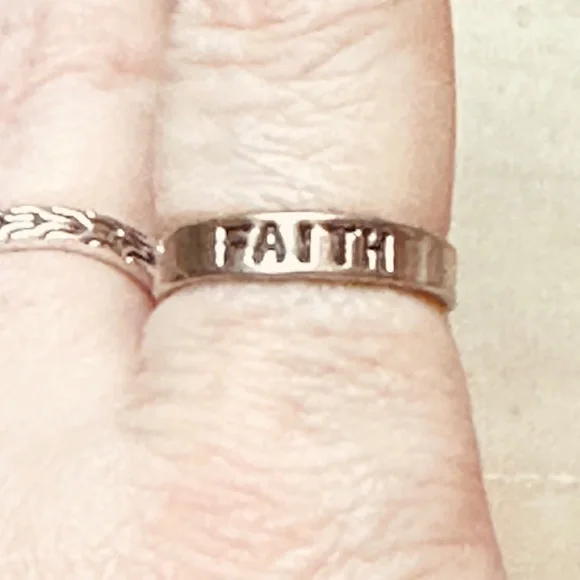 925 Sterling Silver Ring Band with FAITH Stamped Into It - Picture 1 of 5